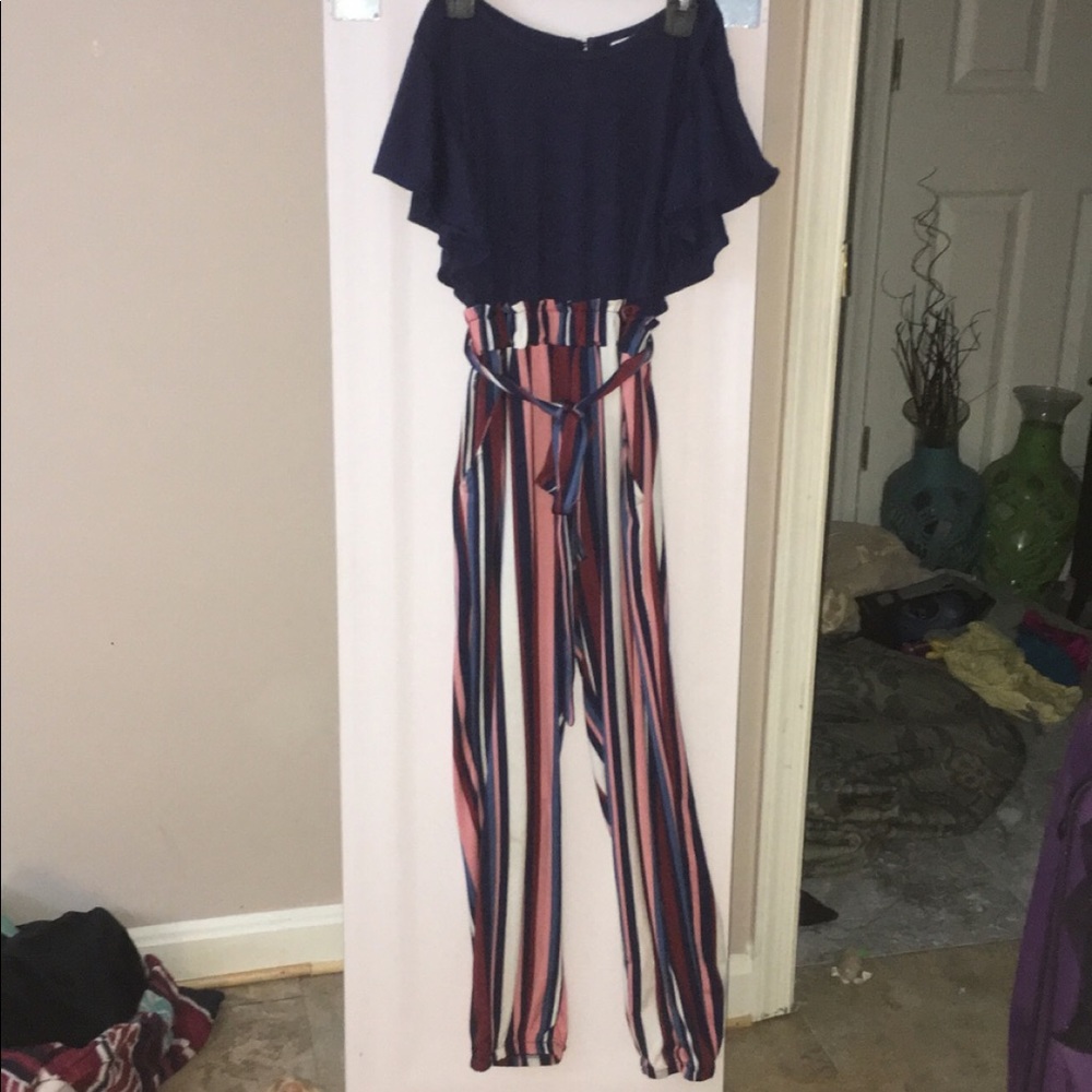 One piece, pants have pockets